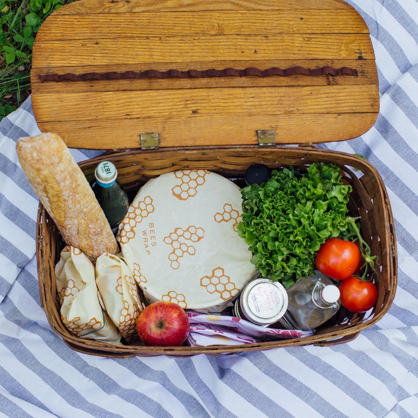 Bee's Wrap Beeswax Wraps for Food - Honeycomb 3 Pack (S, M, L) Made in USA Reusable & Organic Food Wraps, Sandwich Wrap & Bowl Covers - Eco-Friendly Alternative to Aluminum Foil & Plastic Wrap